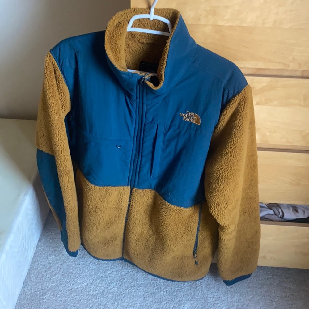 Soft and warm north face jacket !